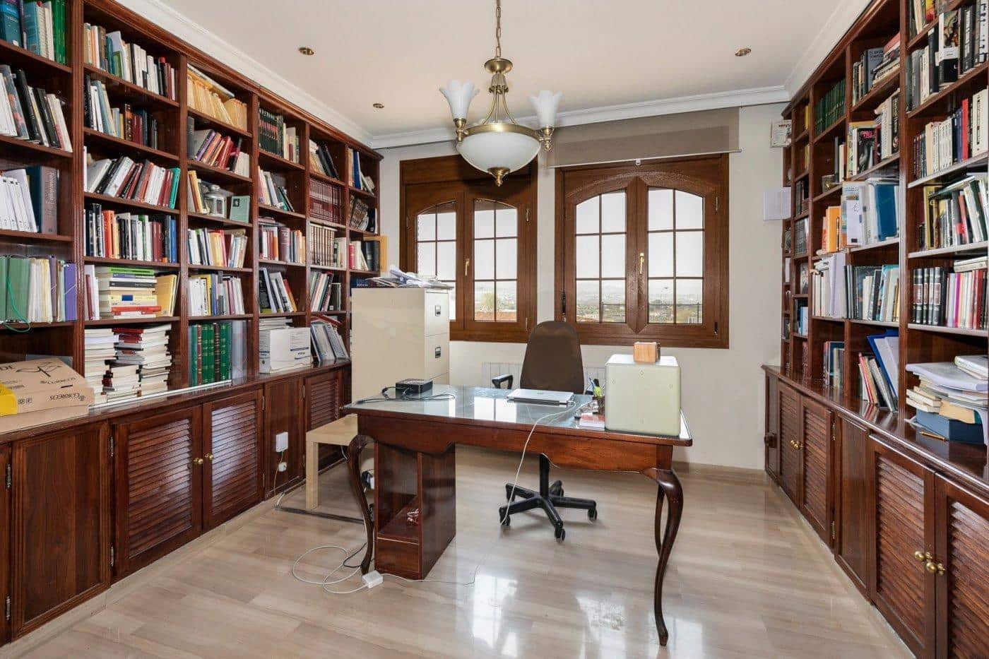 13 soveværelse Villa til salg i Huetor Vega med swimmingpool garage - € 850.000 (Ref: 8792716)