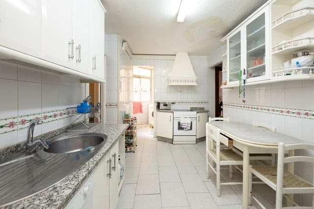 5 soveværelse Lejlighed til salg i Cervantes, Granada by med swimmingpool - € 395.000 (Ref: 8915507)