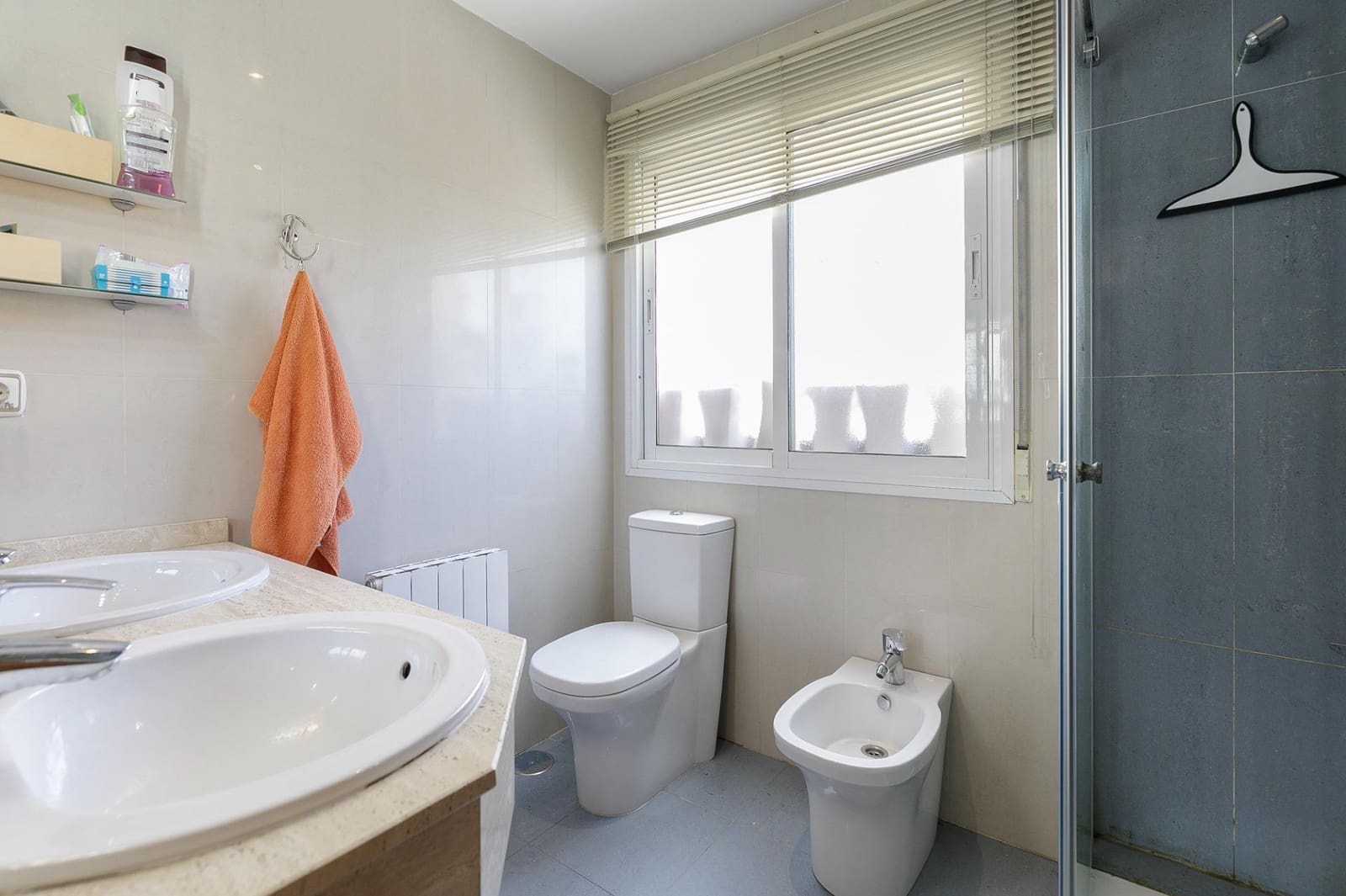 5 soveværelse Byhus til salg i Granada by med swimmingpool garage - € 449.900 (Ref: 8932096)