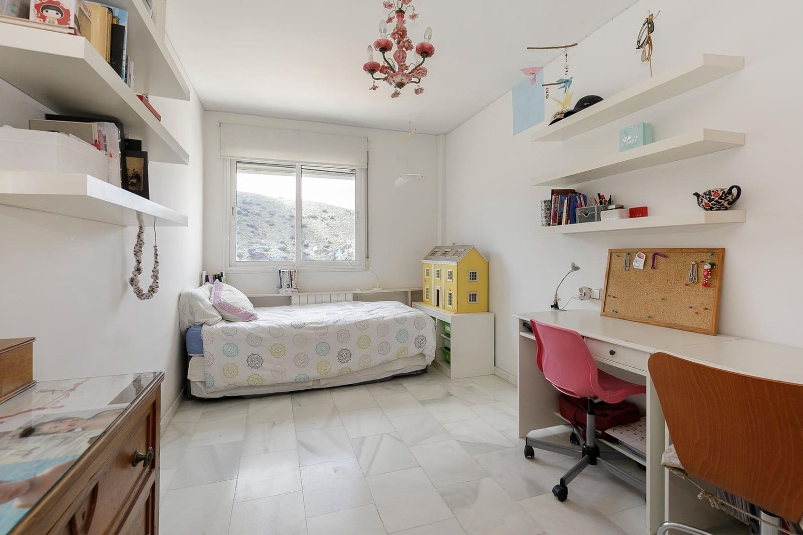 5 soveværelse Byhus til salg i Granada by med swimmingpool garage - € 449.900 (Ref: 8932096)