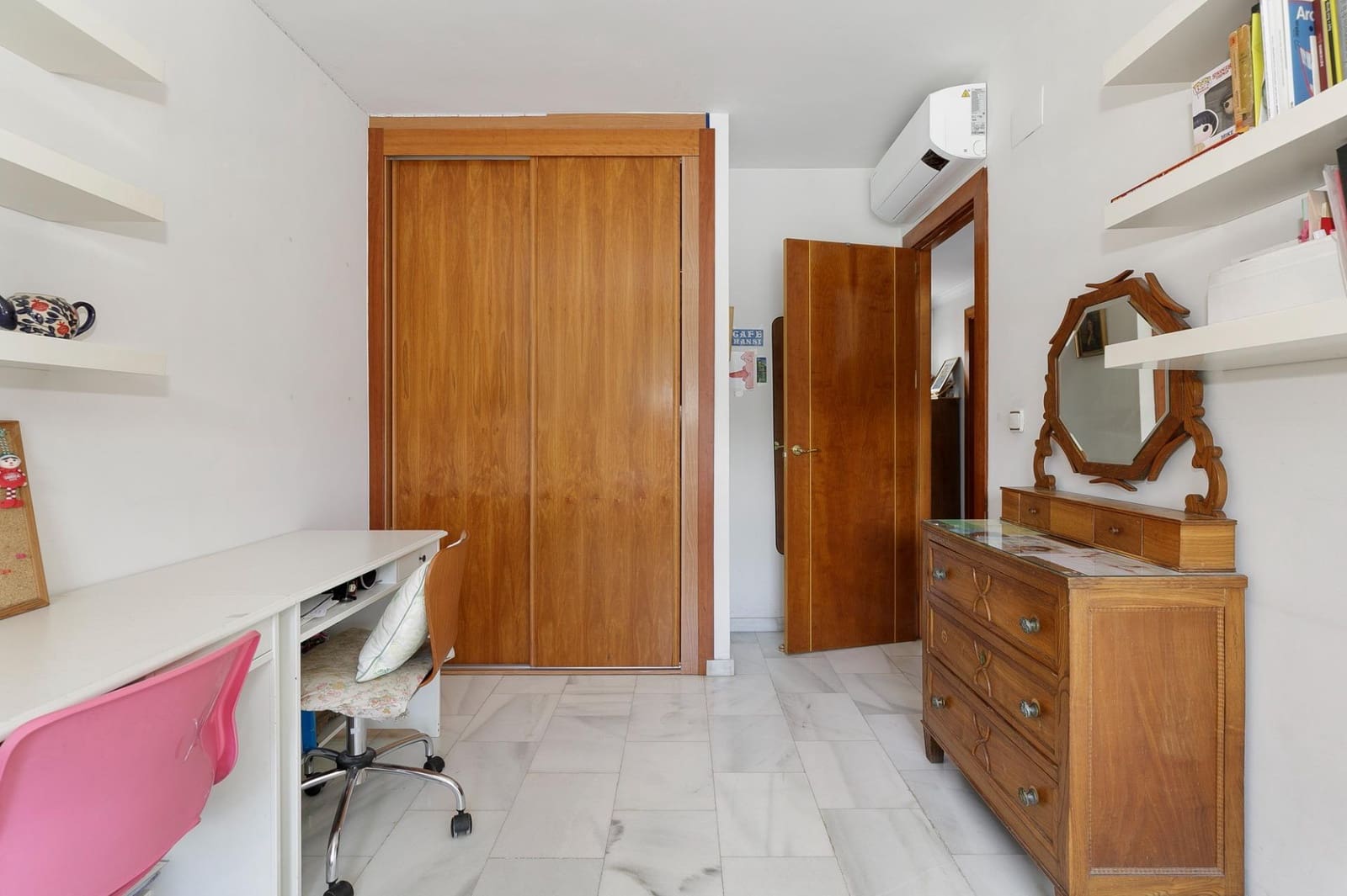 5 soveværelse Byhus til salg i Granada by med swimmingpool garage - € 449.900 (Ref: 8932096)