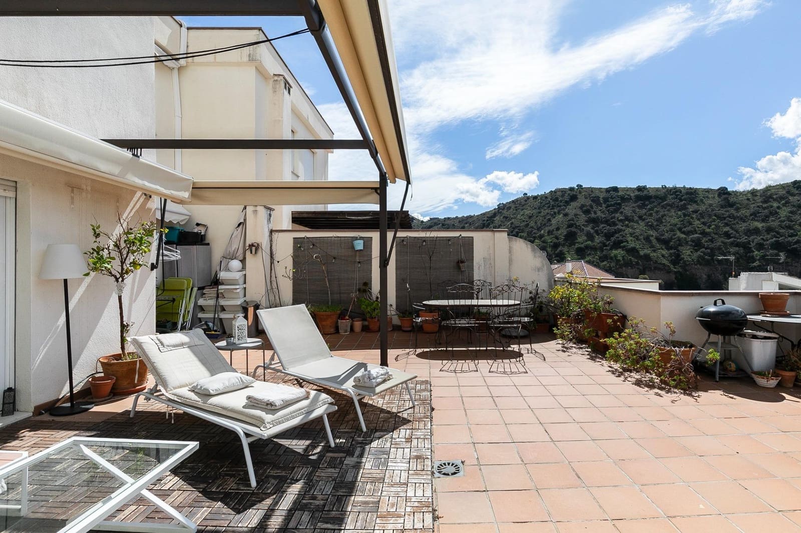 5 soveværelse Byhus til salg i Granada by med swimmingpool garage - € 449.900 (Ref: 8932096)