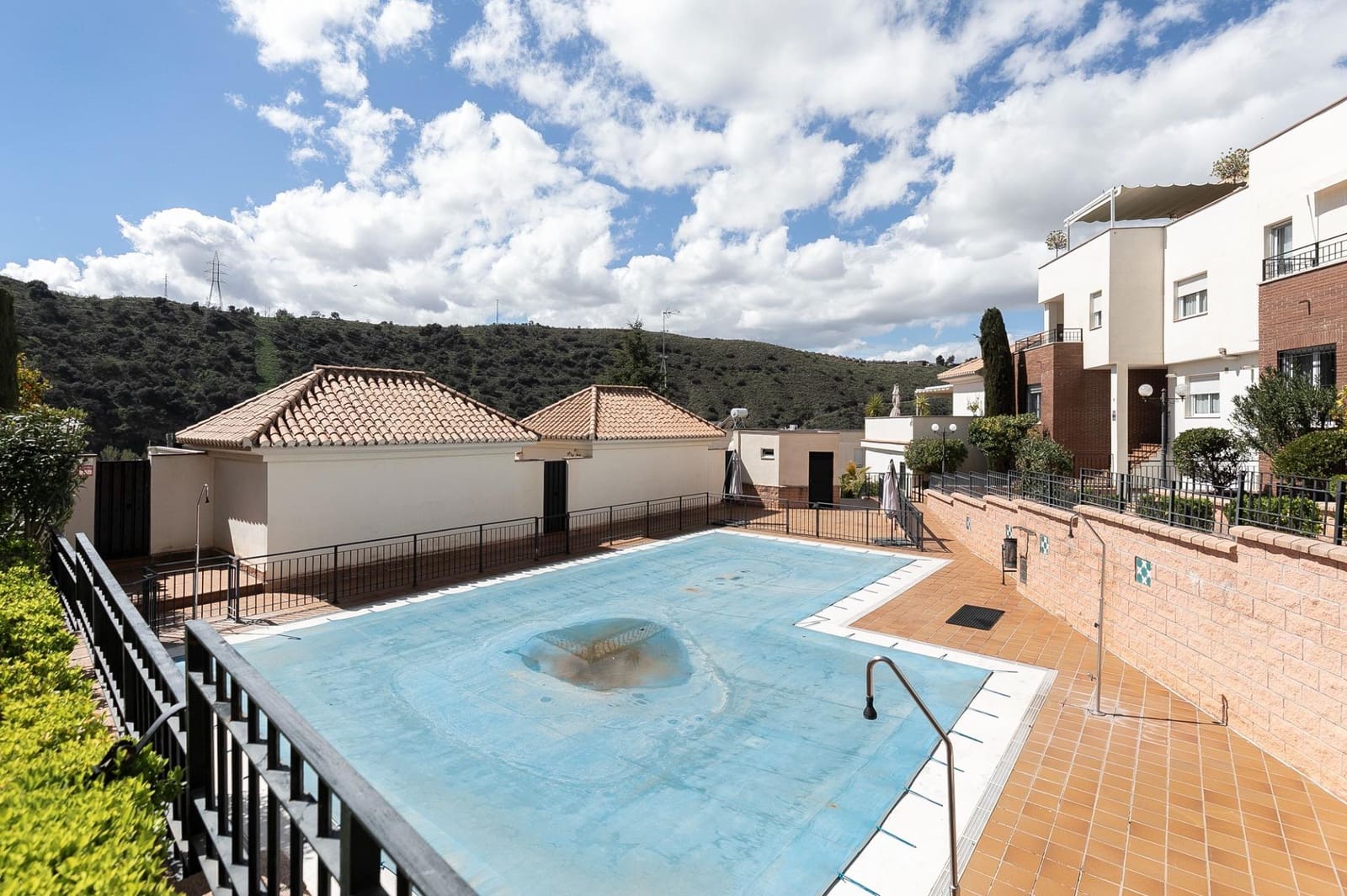5 soveværelse Byhus til salg i Granada by med swimmingpool garage - € 449.900 (Ref: 8932096)