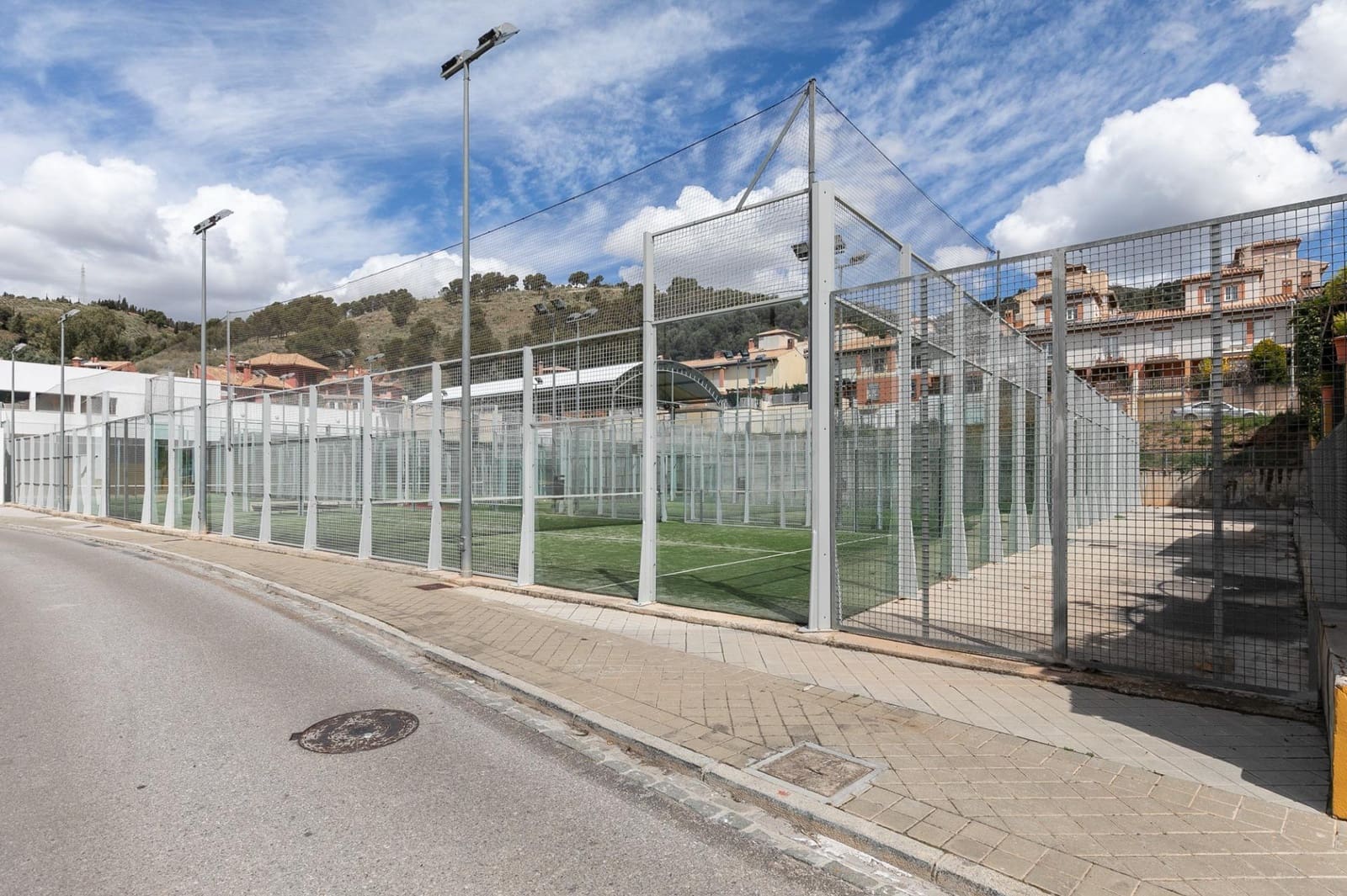 5 soveværelse Byhus til salg i Granada by med swimmingpool garage - € 449.900 (Ref: 8932096)