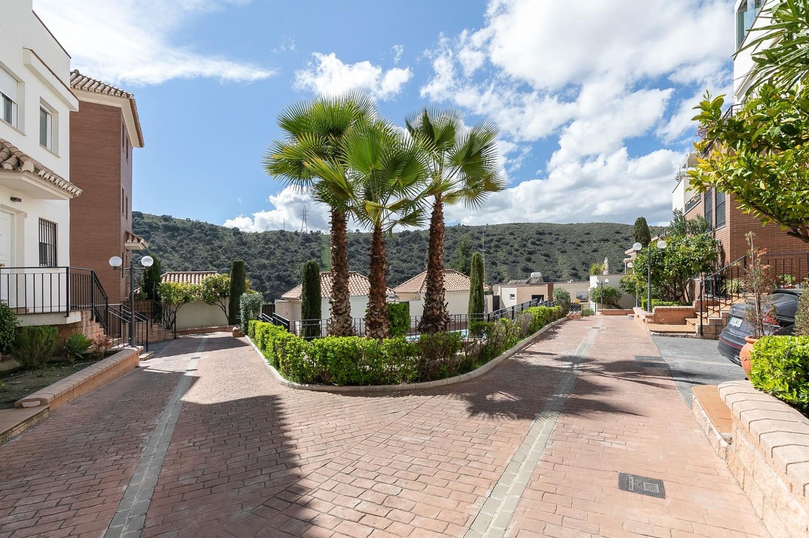 5 soveværelse Byhus til salg i Granada by med swimmingpool garage - € 449.900 (Ref: 8932096)