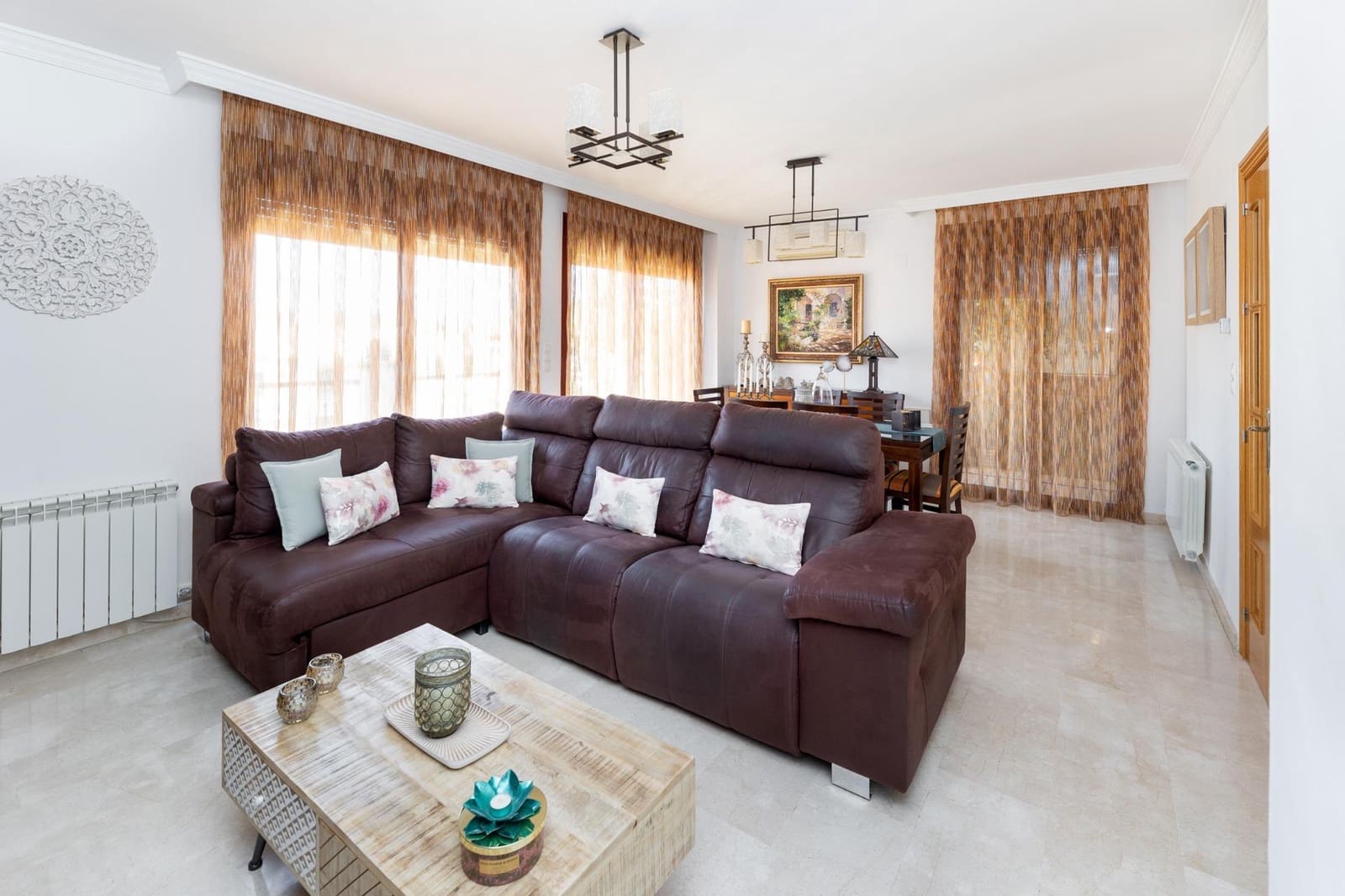4 bedroom Semi-detached Villa for sale in Granada city with garage - € 375,000 (Ref: 8944026)