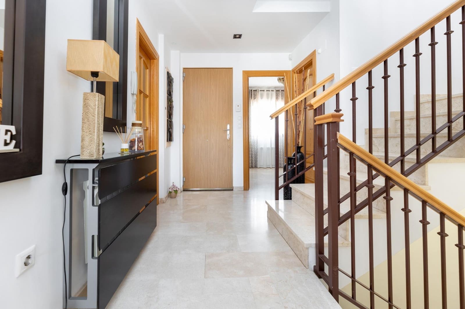 4 bedroom Semi-detached Villa for sale in Granada city with garage - € 375,000 (Ref: 8944026)