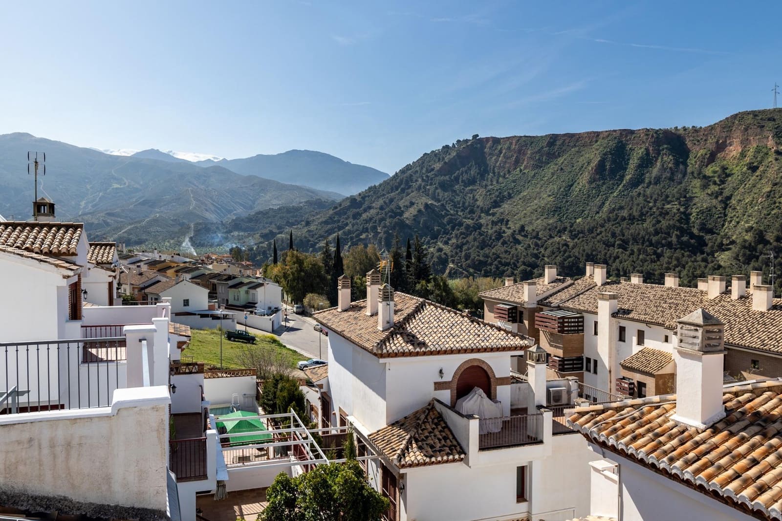 4 bedroom Semi-detached Villa for sale in Granada city with garage - € 375,000 (Ref: 8944026)