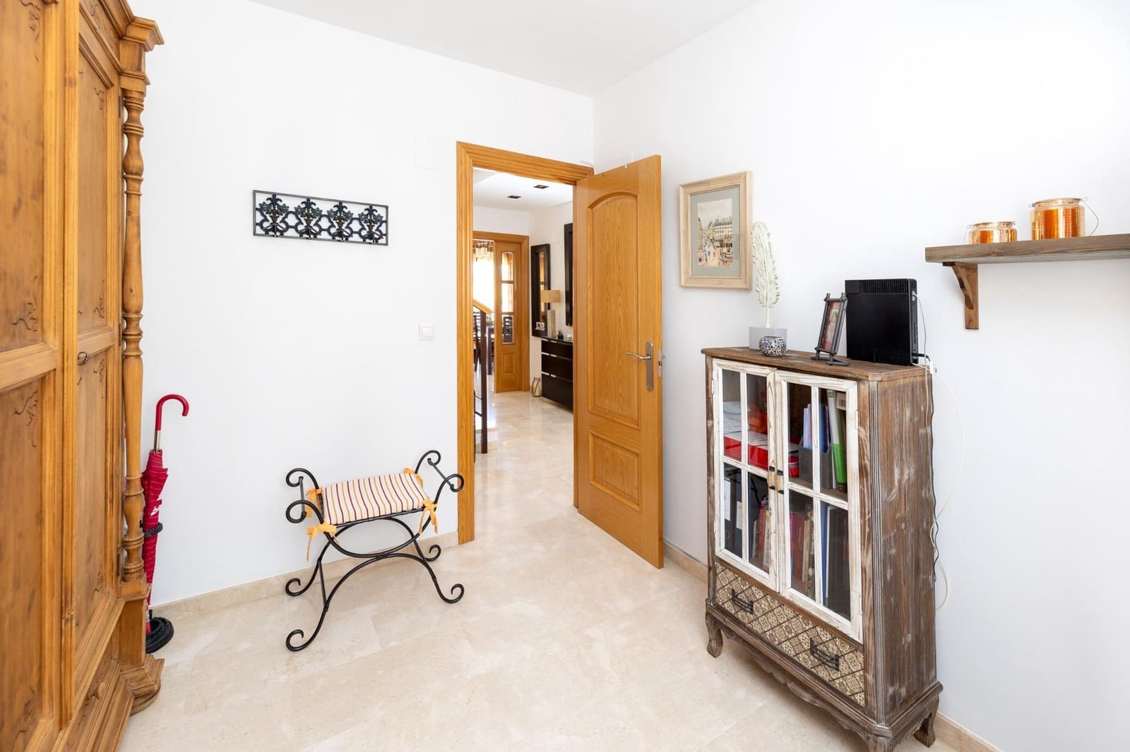 4 bedroom Semi-detached Villa for sale in Granada city with garage - € 375,000 (Ref: 8944026)