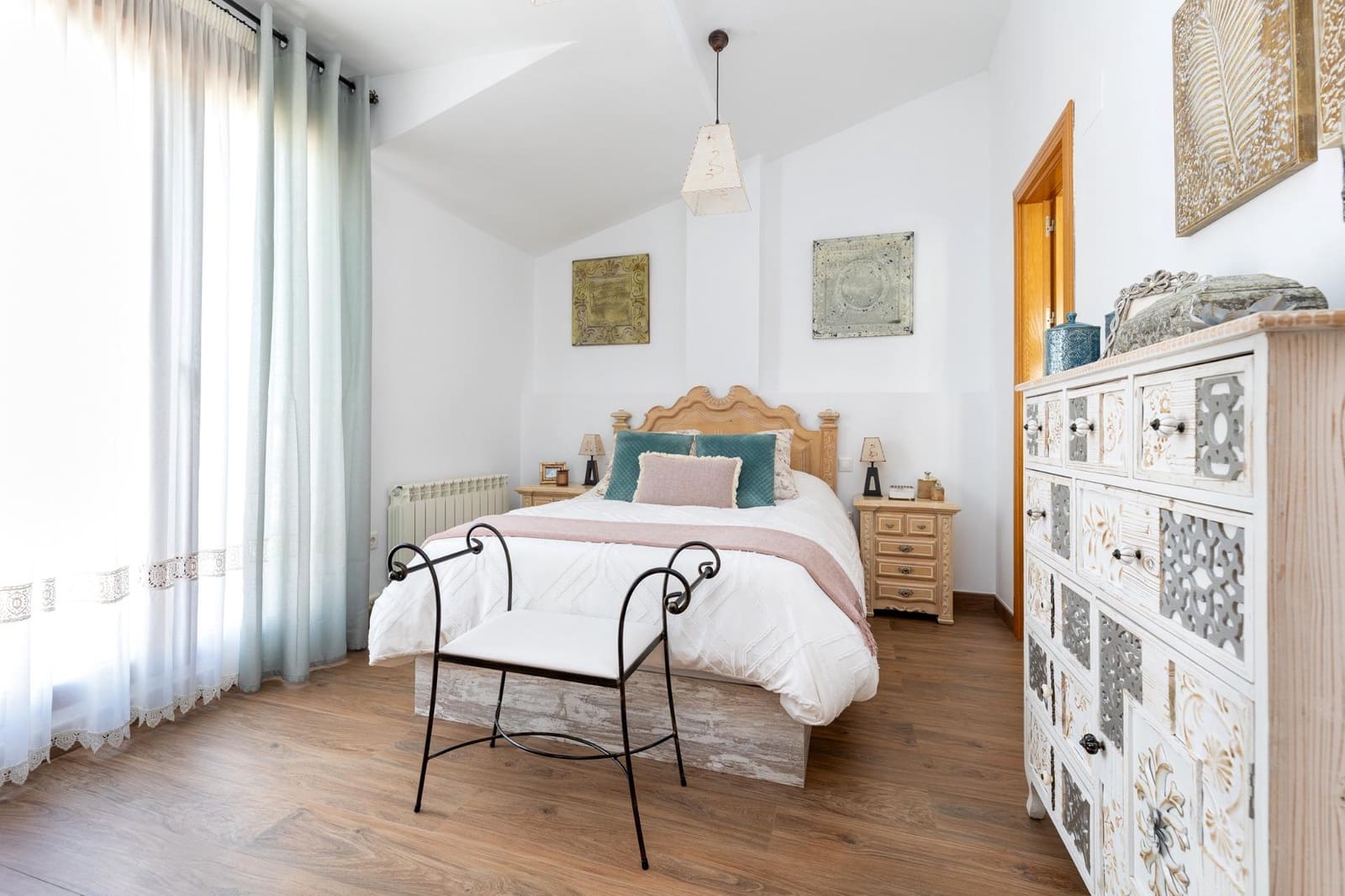 4 bedroom Semi-detached Villa for sale in Granada city with garage - € 375,000 (Ref: 8944026)