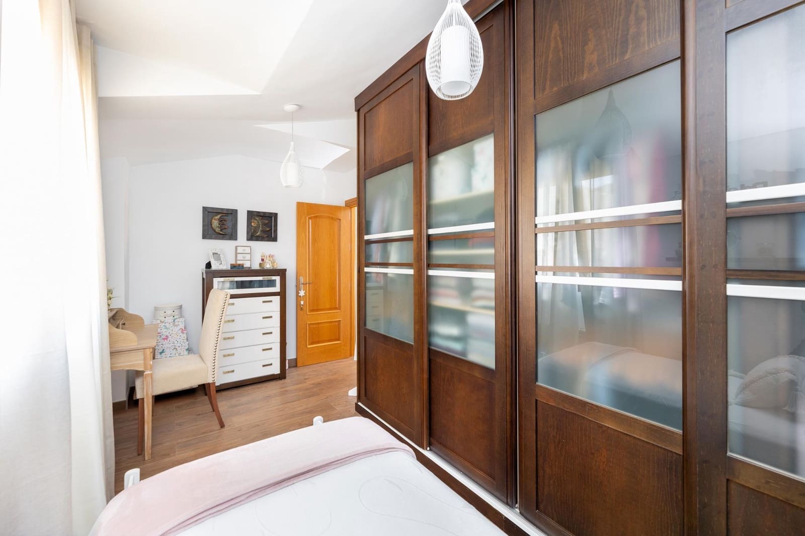 4 bedroom Semi-detached Villa for sale in Granada city with garage - € 375,000 (Ref: 8944026)