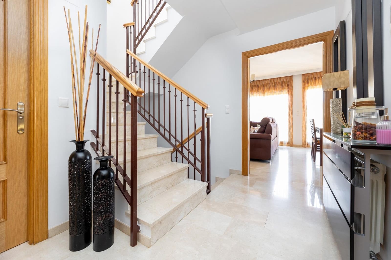 4 bedroom Semi-detached Villa for sale in Granada city with garage - € 375,000 (Ref: 8944026)