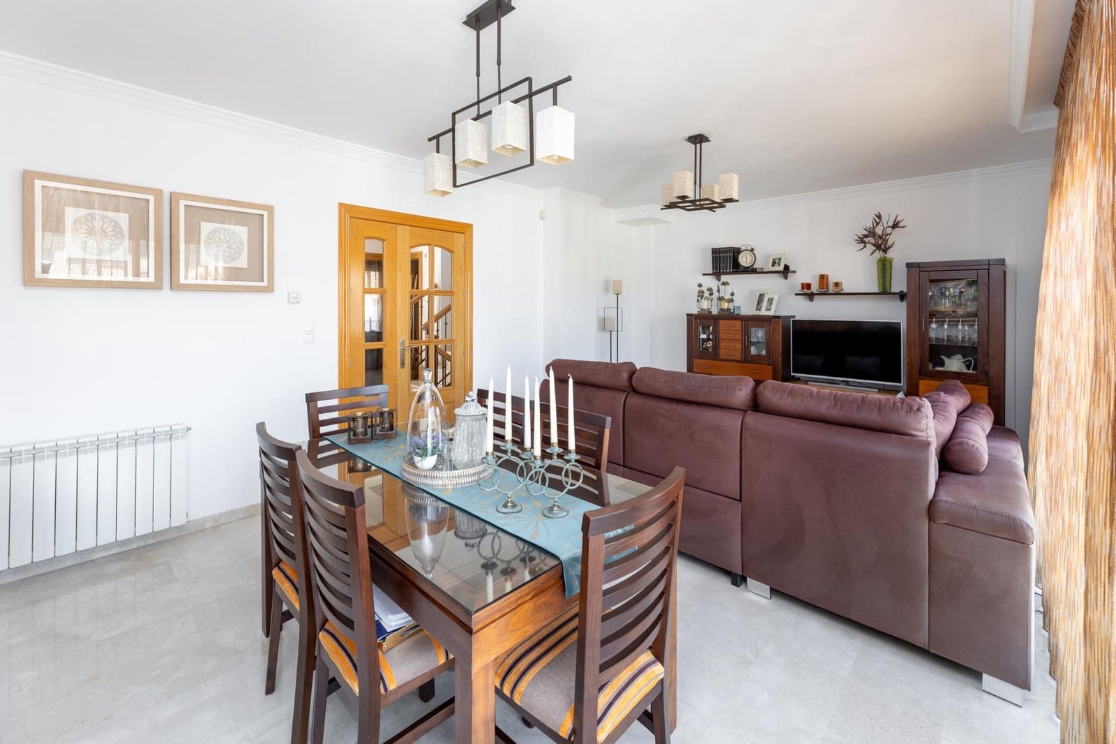 4 bedroom Semi-detached Villa for sale in Granada city with garage - € 375,000 (Ref: 8944026)