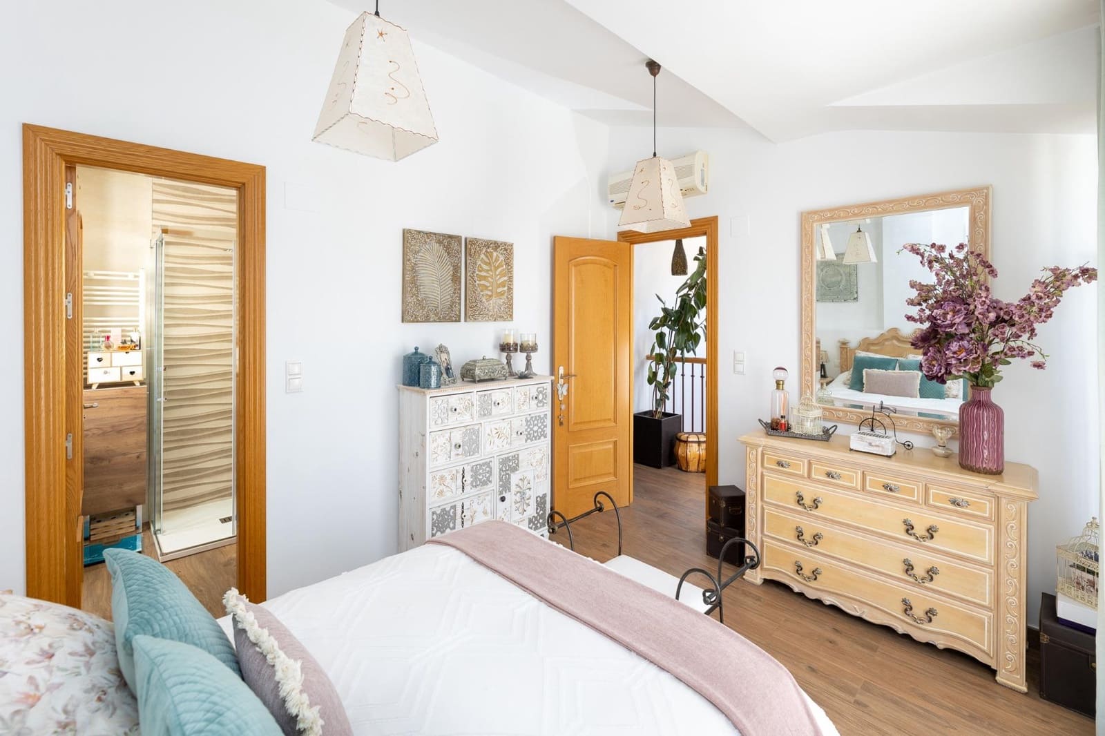 4 bedroom Semi-detached Villa for sale in Granada city with garage - € 375,000 (Ref: 8944026)