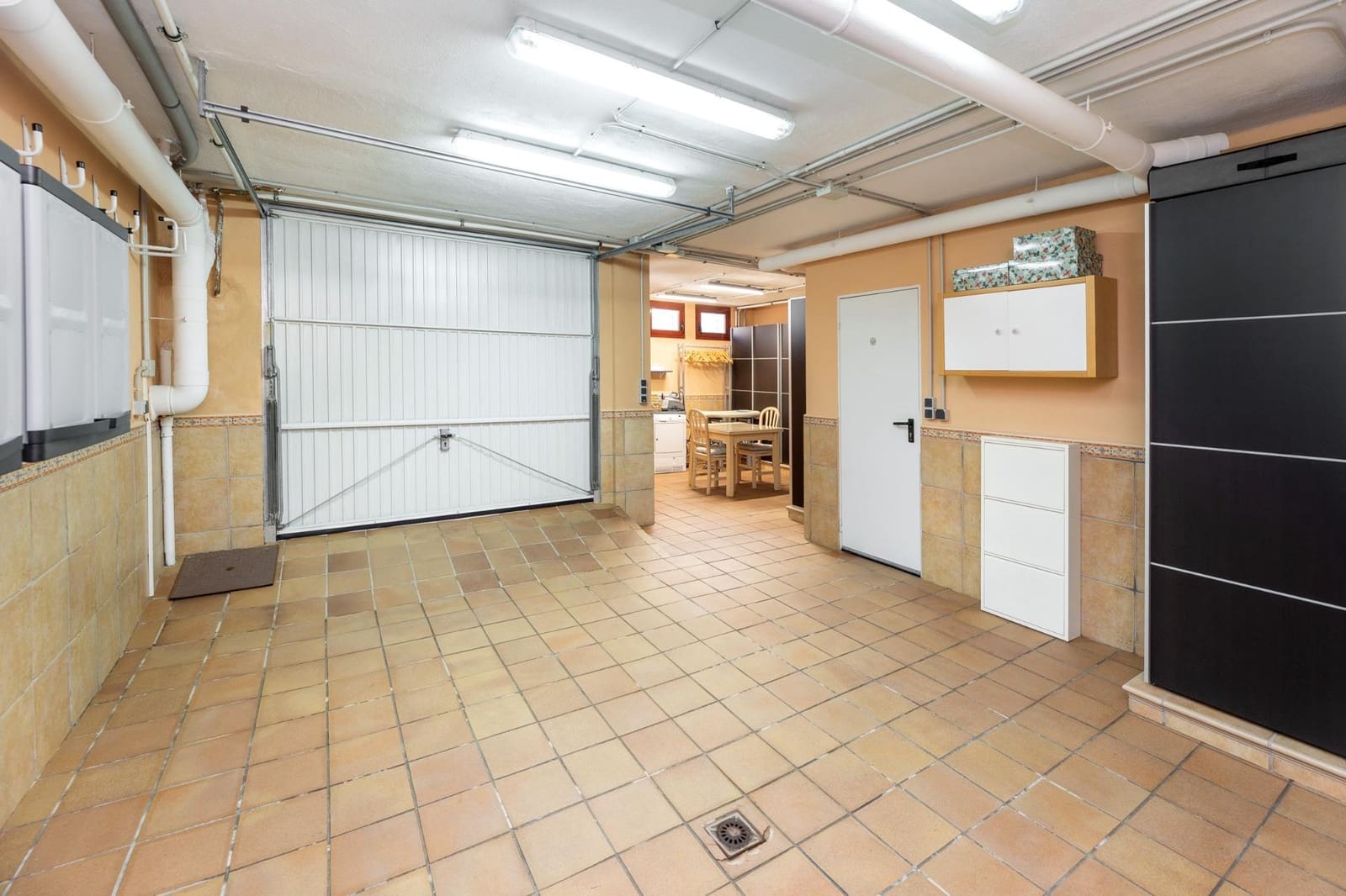 4 bedroom Semi-detached Villa for sale in Granada city with garage - € 375,000 (Ref: 8944026)