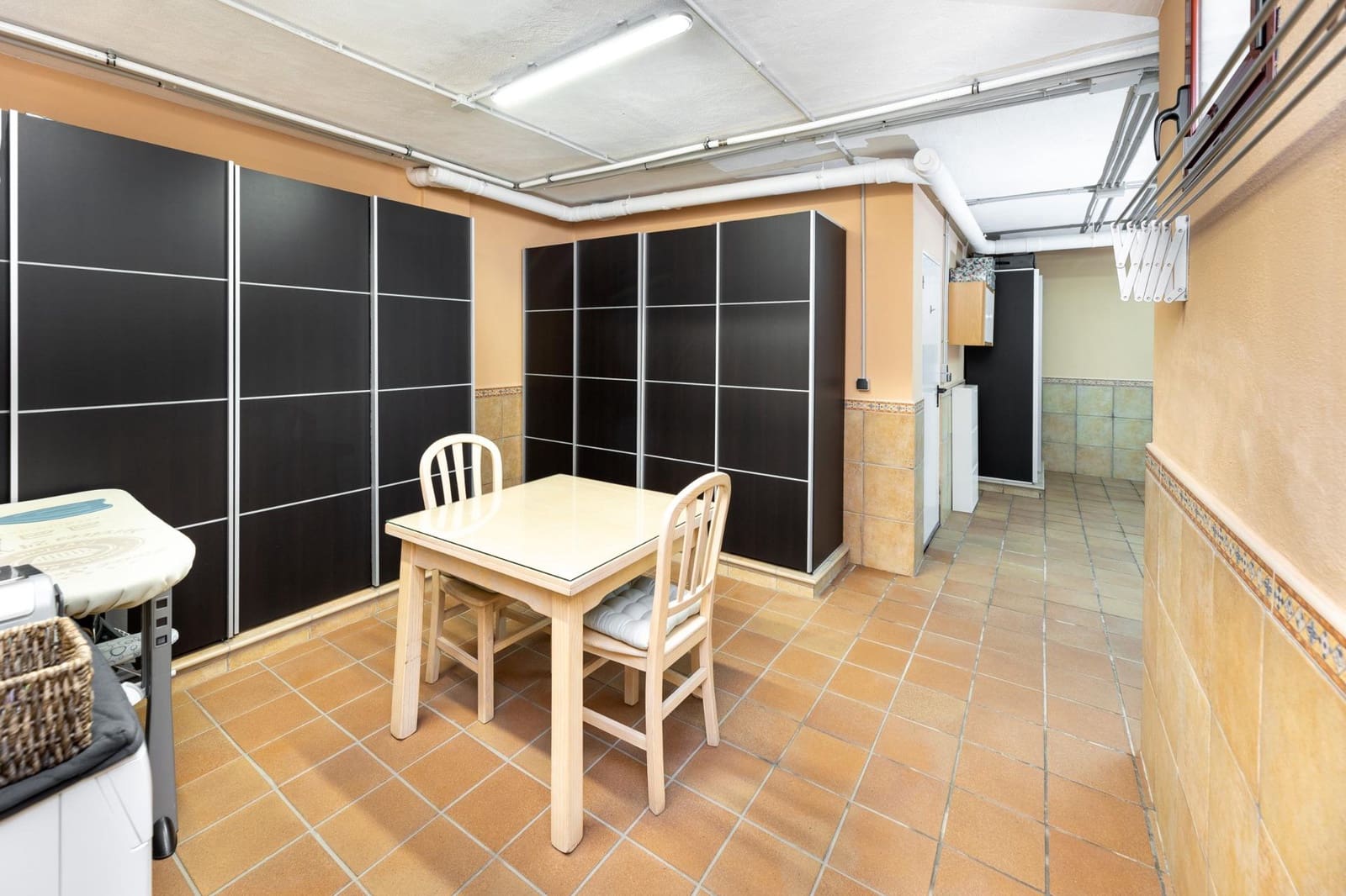 4 bedroom Semi-detached Villa for sale in Granada city with garage - € 375,000 (Ref: 8944026)