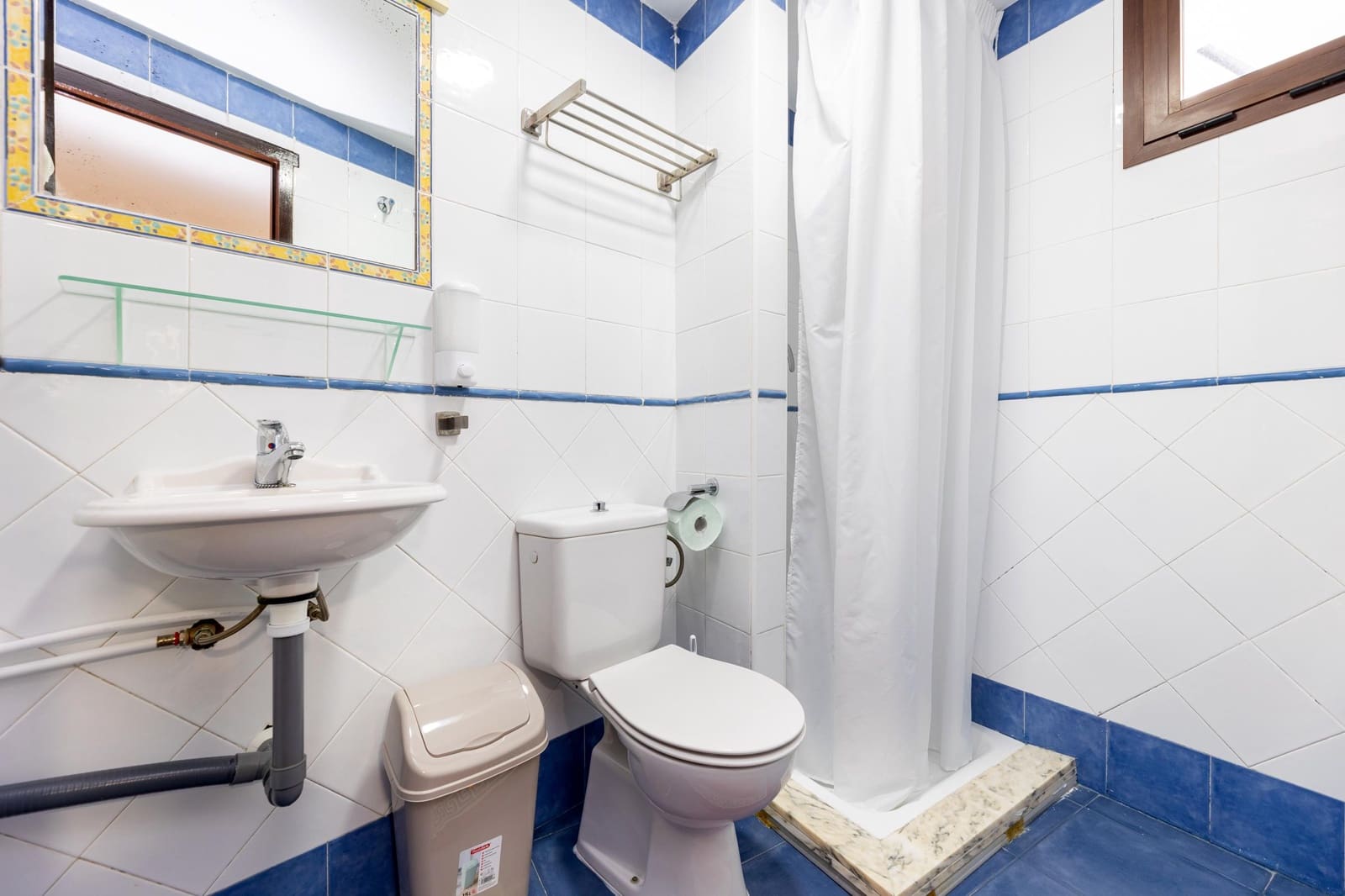 14 soveværelse Guesthouse/B & B til salg i Alhama de Granada - € 420.000 (Ref: 9004830)