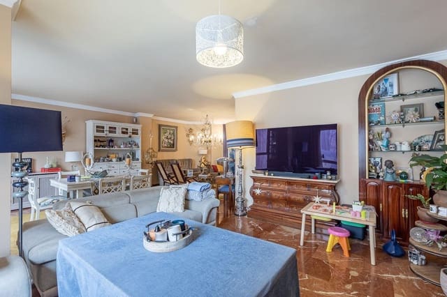 5 soveværelse Lejlighed til salg i Centro, Granada by med garage - € 660.000 (Ref: 9023265)