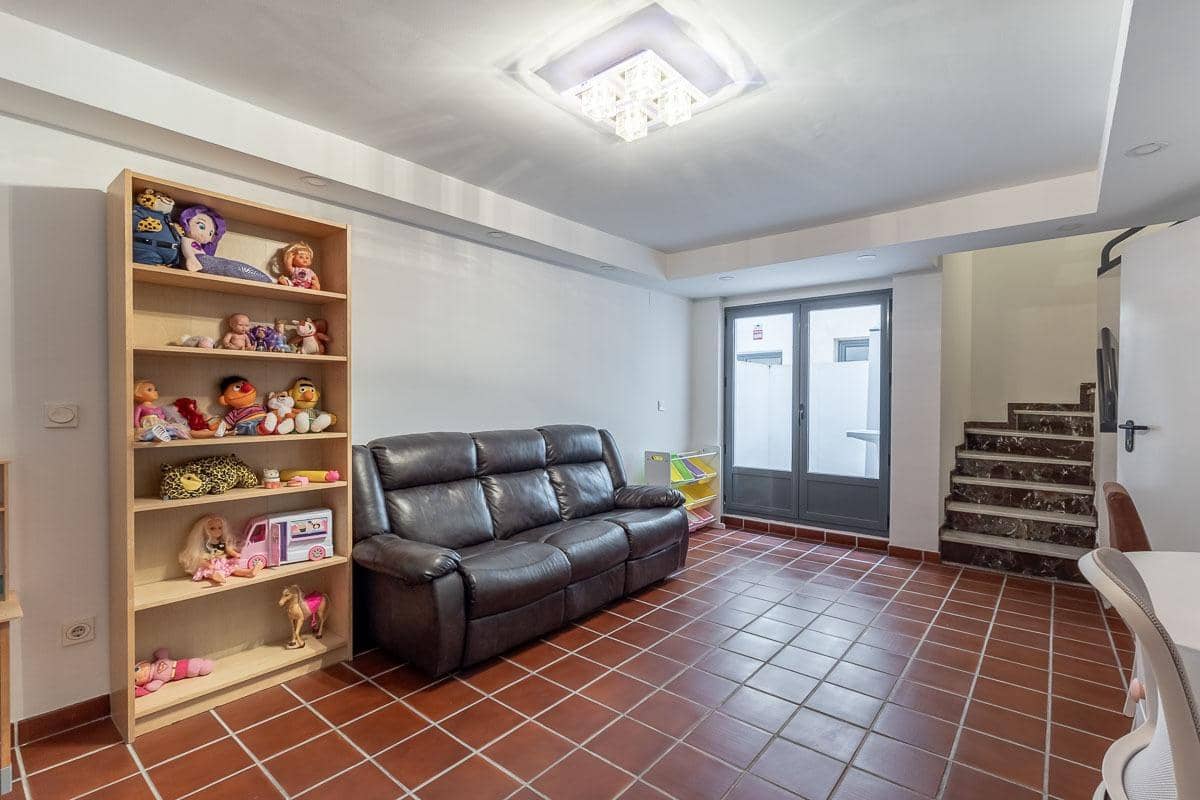 4 soverom Rekkehus til salgs i Armilla med garasje - € 405 000 (Ref: 9029528)