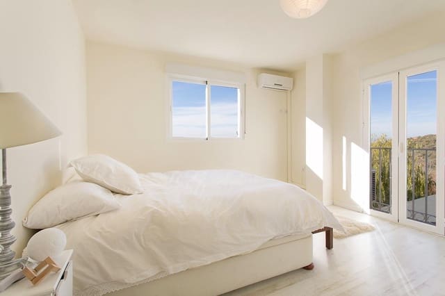 3 soveværelse Rækkehus til salg i Cenes de la Vega med swimmingpool - € 235.000 (Ref: 9031523)