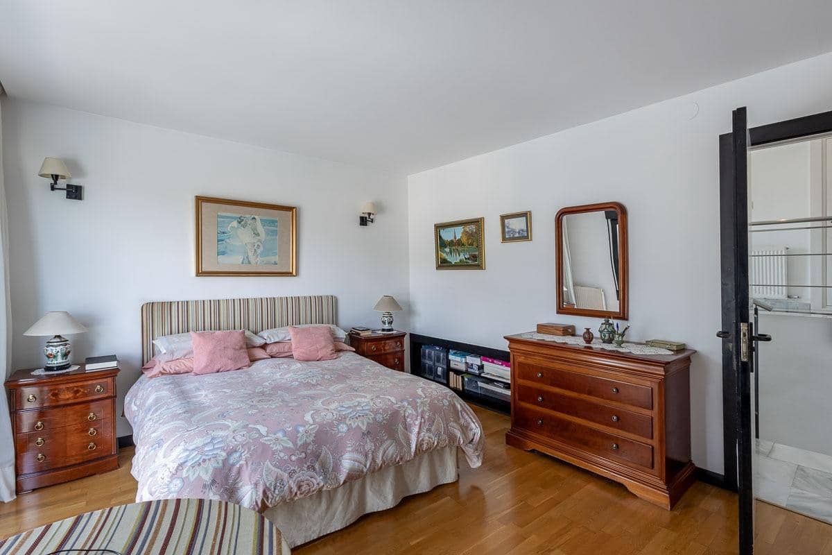 4 soveværelse Villa til salg i Granada by med garage - € 775.000 (Ref: 9048801)