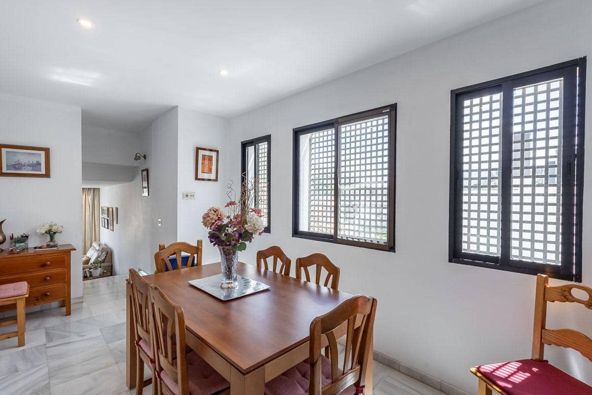 4 soveværelse Villa til salg i Granada by med garage - € 775.000 (Ref: 9048801)