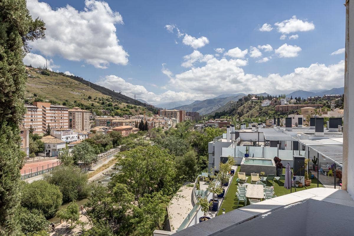 4 soveværelse Villa til salg i Granada by med garage - € 775.000 (Ref: 9048801)