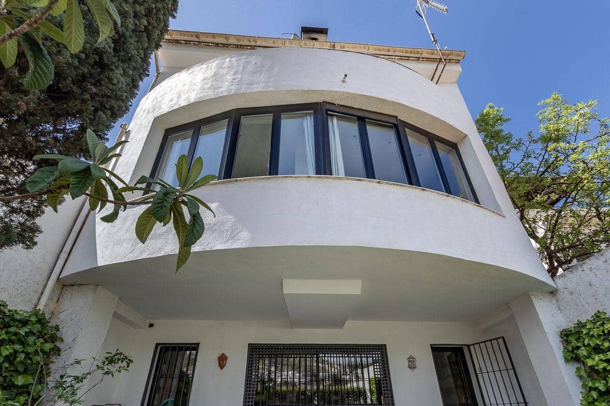 4 soveværelse Villa til salg i Granada by med garage - € 775.000 (Ref: 9048801)