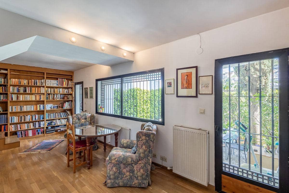 4 soveværelse Villa til salg i Granada by med garage - € 775.000 (Ref: 9048801)