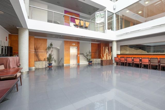 Kontor att hyra i Granada stad med garage - 700 € (Ref: 9099102)