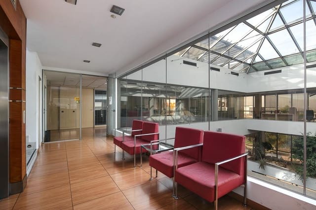 Kontor til leje i Granada by med garage - € 700 (Ref: 9099102)