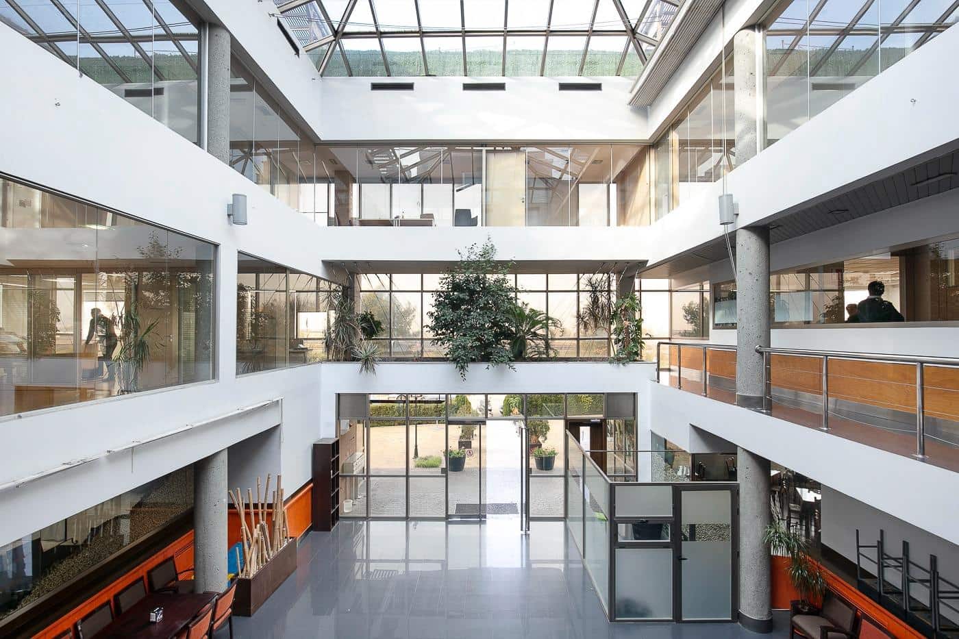 Kontor til leje i Granada by med garage - € 700 (Ref: 9099102)