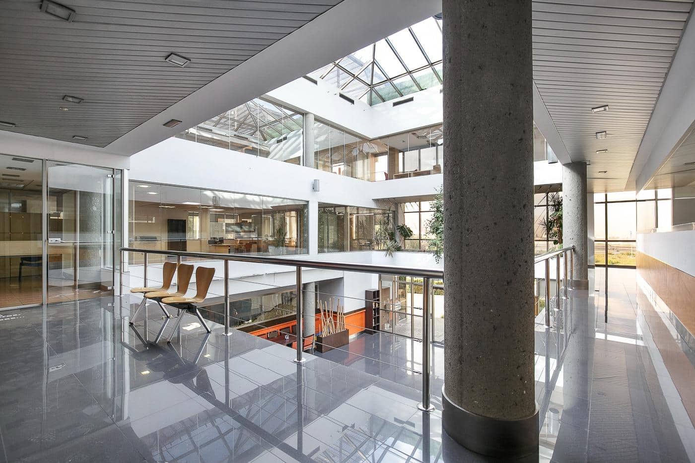 Kontor til leje i Granada by med garage - € 700 (Ref: 9099102)