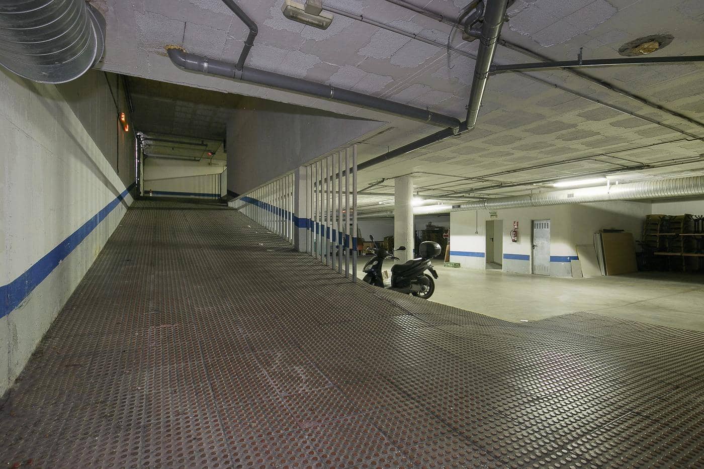 Kontor til leje i Granada by med garage - € 700 (Ref: 9099102)