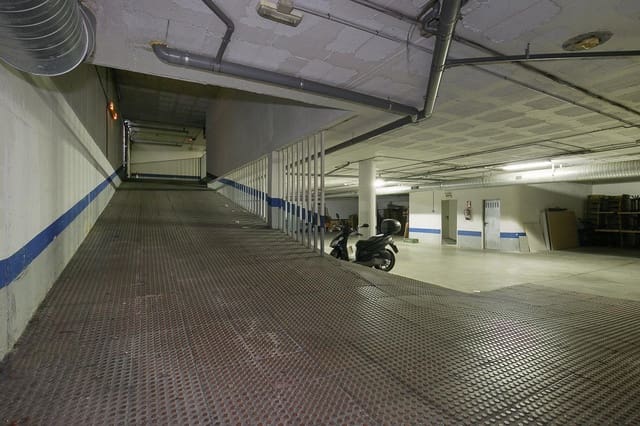 Kontor til leje i Granada by med garage - € 700 (Ref: 9099102)