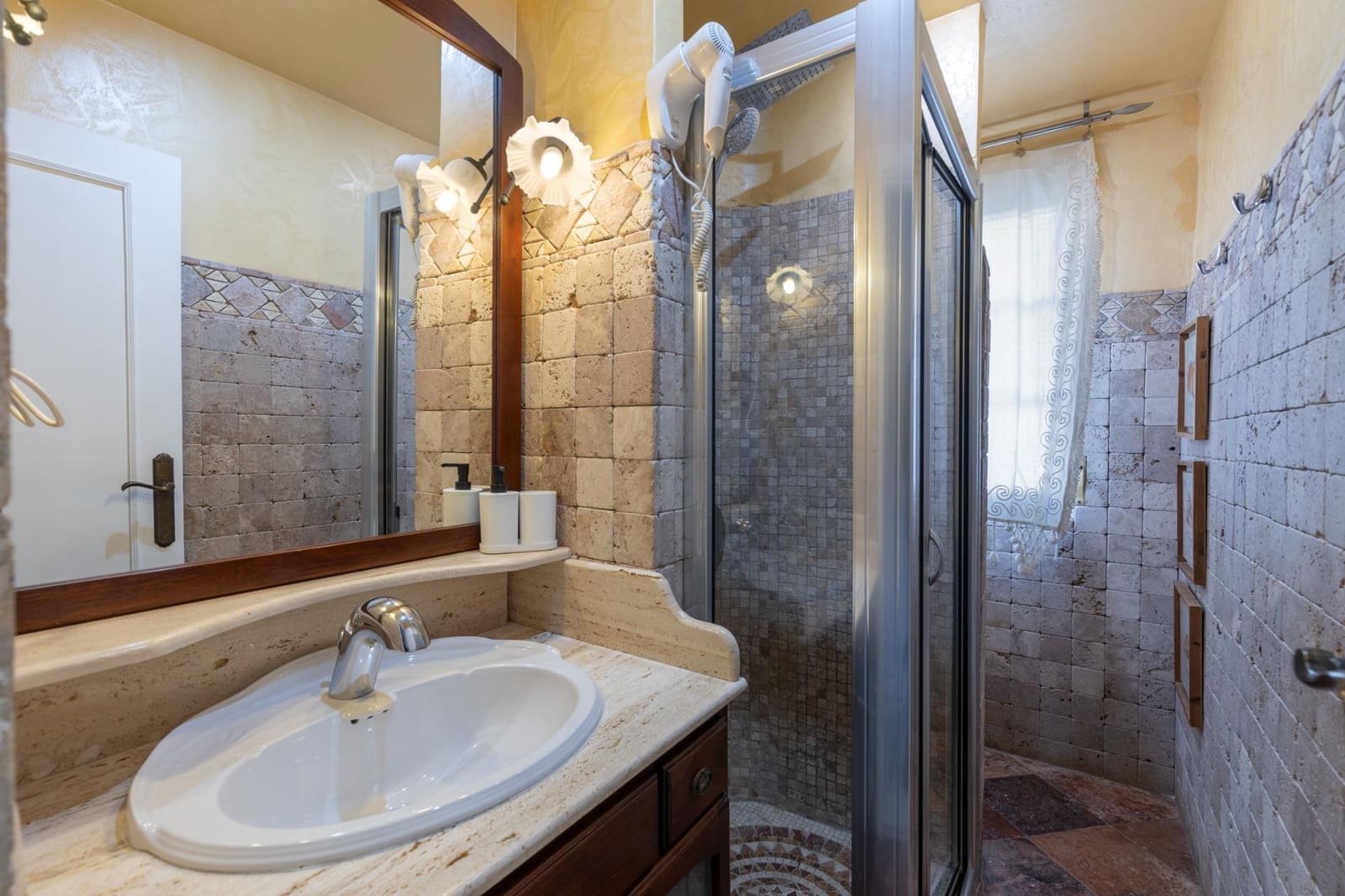 4 sovrum Villa till salu i La Zubia med pool garage - 565 000 € (Ref: 9353637)