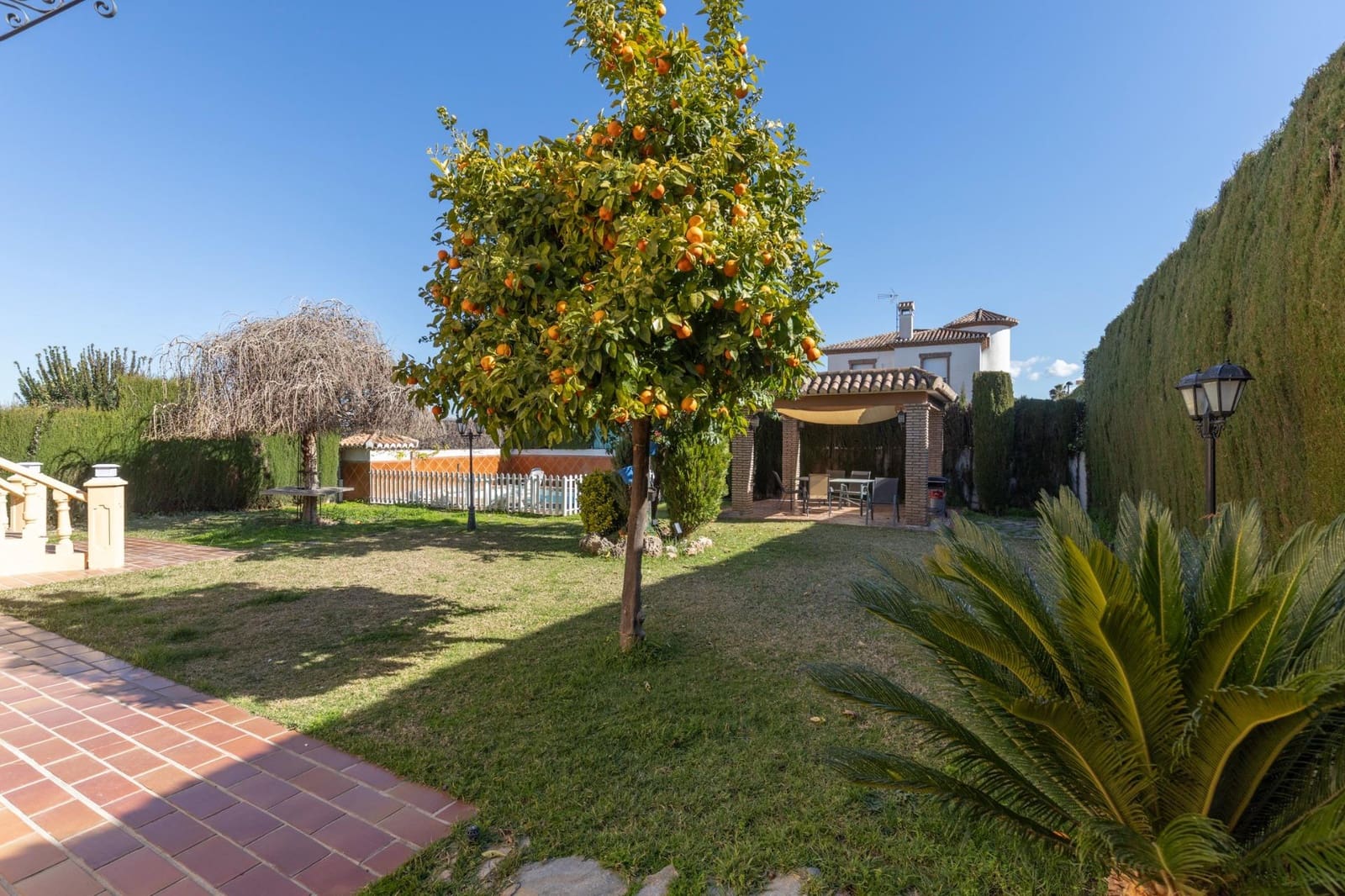 4 sovrum Villa till salu i La Zubia med pool garage - 565 000 € (Ref: 9353637)