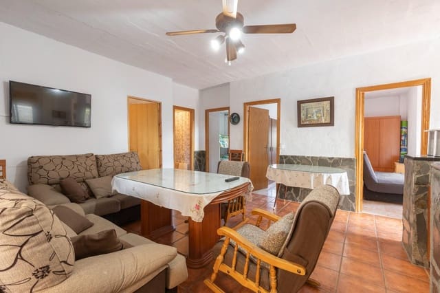 4 soveværelse Finca/Landehus til salg i Cogollos Vega med swimmingpool - € 199.000 (Ref: 9362651)