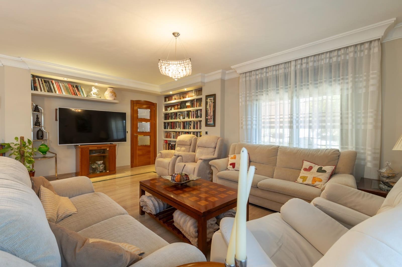 5 bedroom Villa for sale in Ogijares with pool garage - € 630,000 (Ref: 9374109)