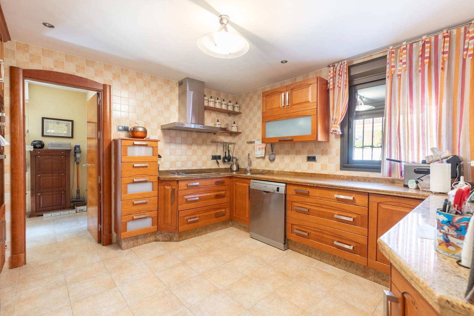 5 bedroom Villa for sale in Ogijares with pool garage - € 630,000 (Ref: 9374109)