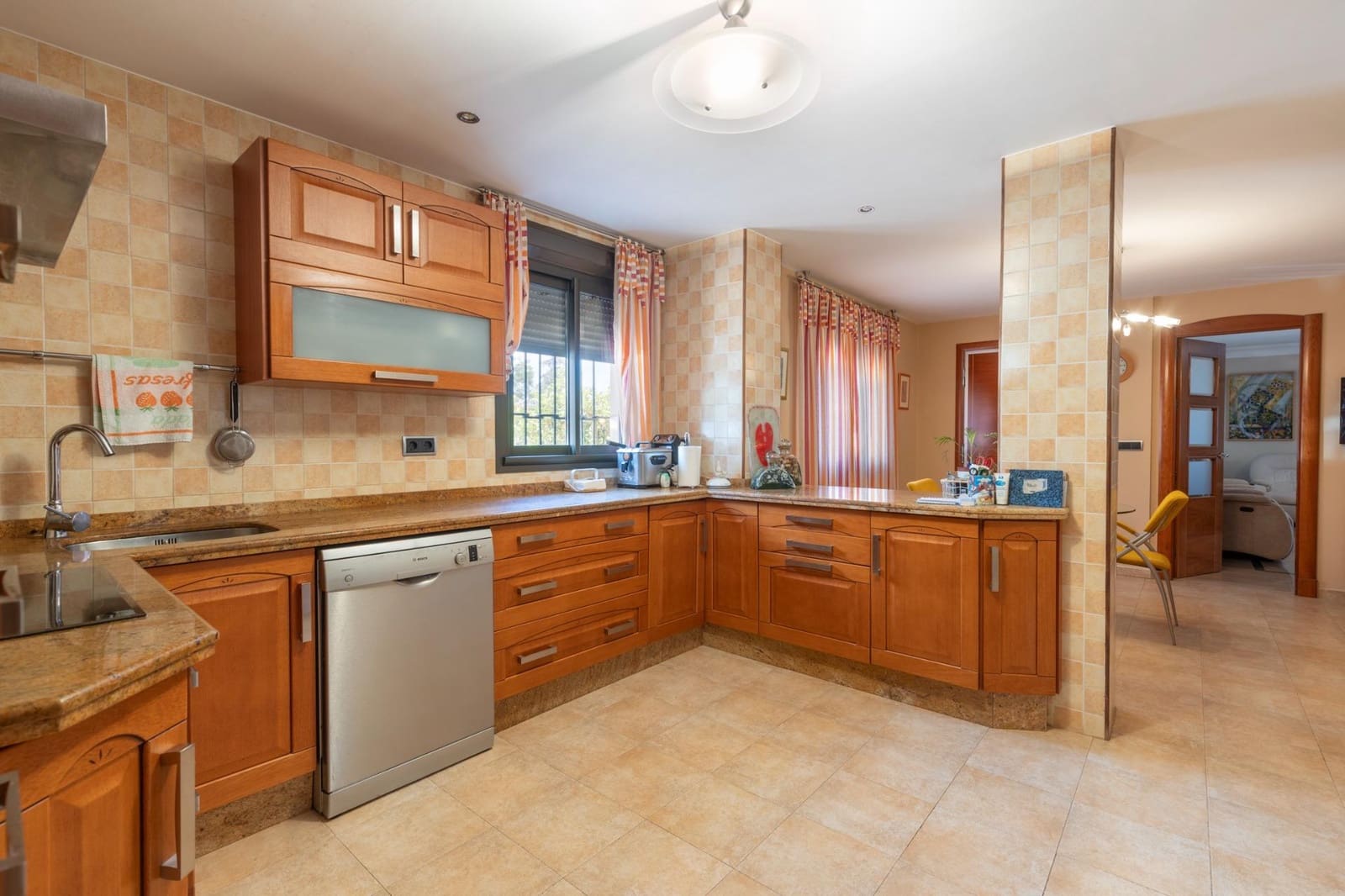 5 bedroom Villa for sale in Ogijares with pool garage - € 630,000 (Ref: 9374109)