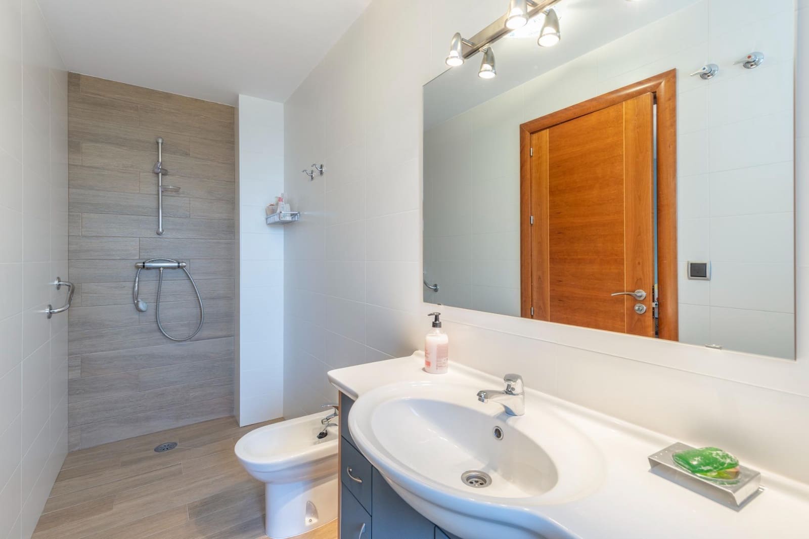 5 bedroom Villa for sale in Ogijares with pool garage - € 630,000 (Ref: 9374109)