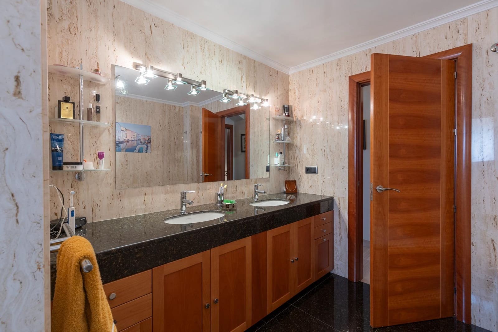 5 bedroom Villa for sale in Ogijares with pool garage - € 630,000 (Ref: 9374109)