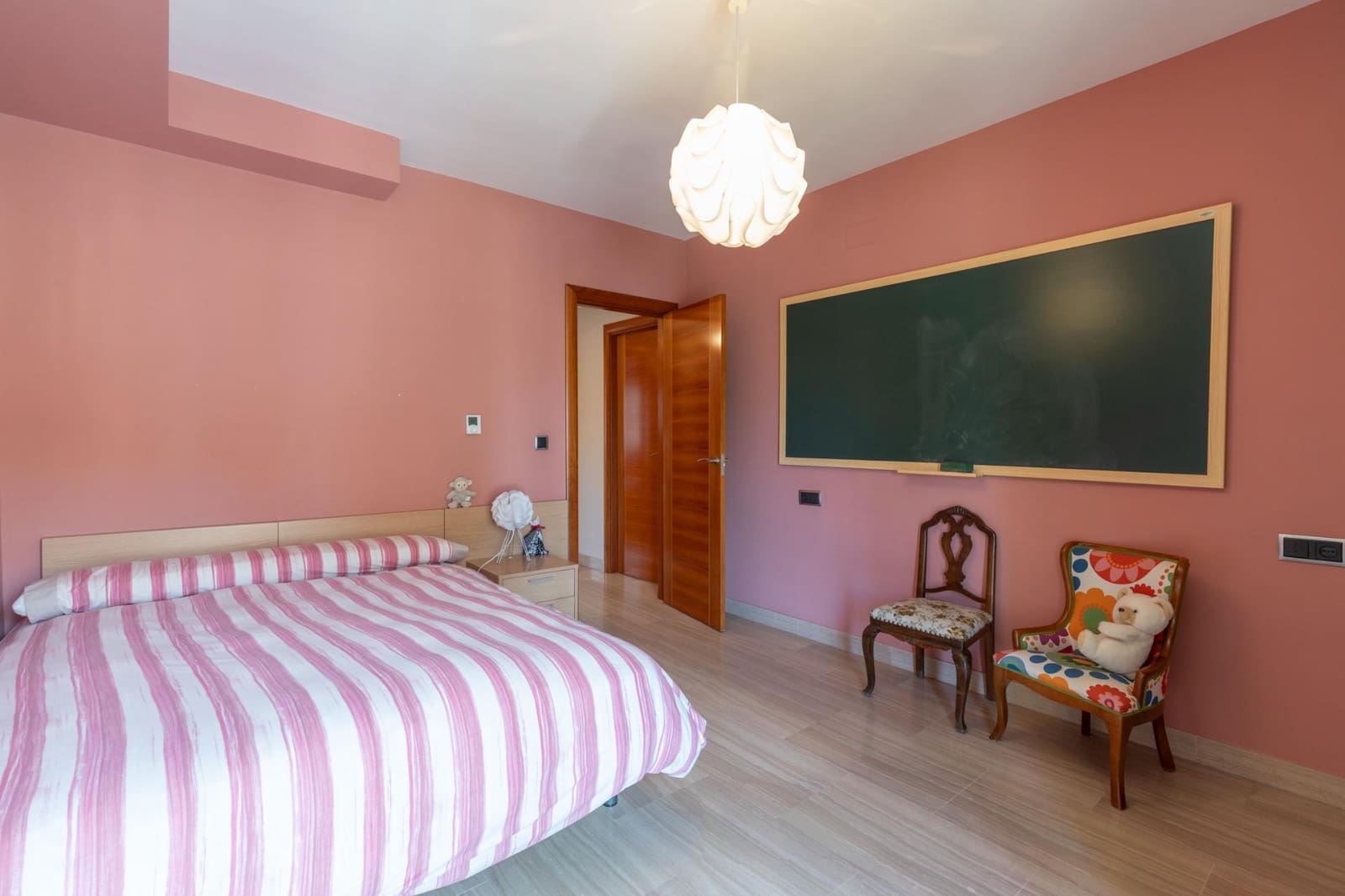 5 bedroom Villa for sale in Ogijares with pool garage - € 630,000 (Ref: 9374109)