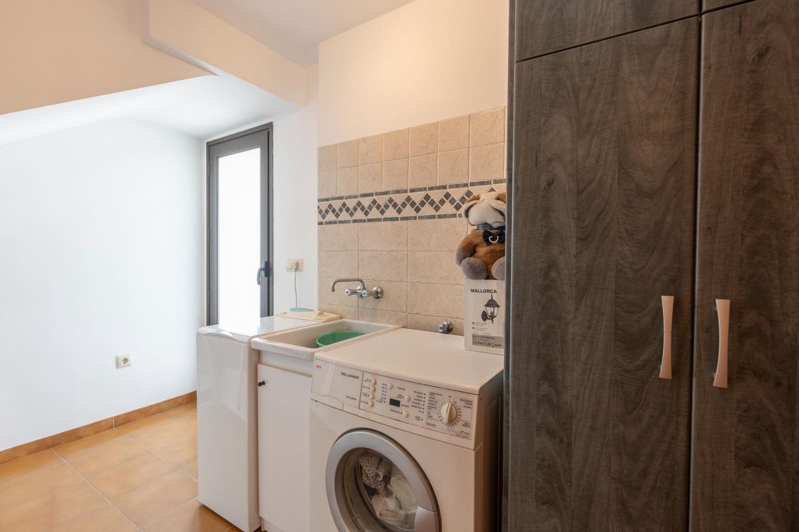 5 bedroom Villa for sale in Ogijares with pool garage - € 630,000 (Ref: 9374109)