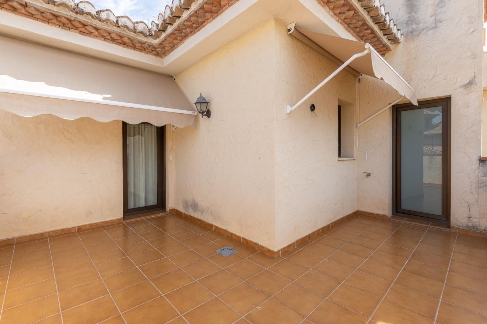 5 bedroom Villa for sale in Ogijares with pool garage - € 630,000 (Ref: 9374109)