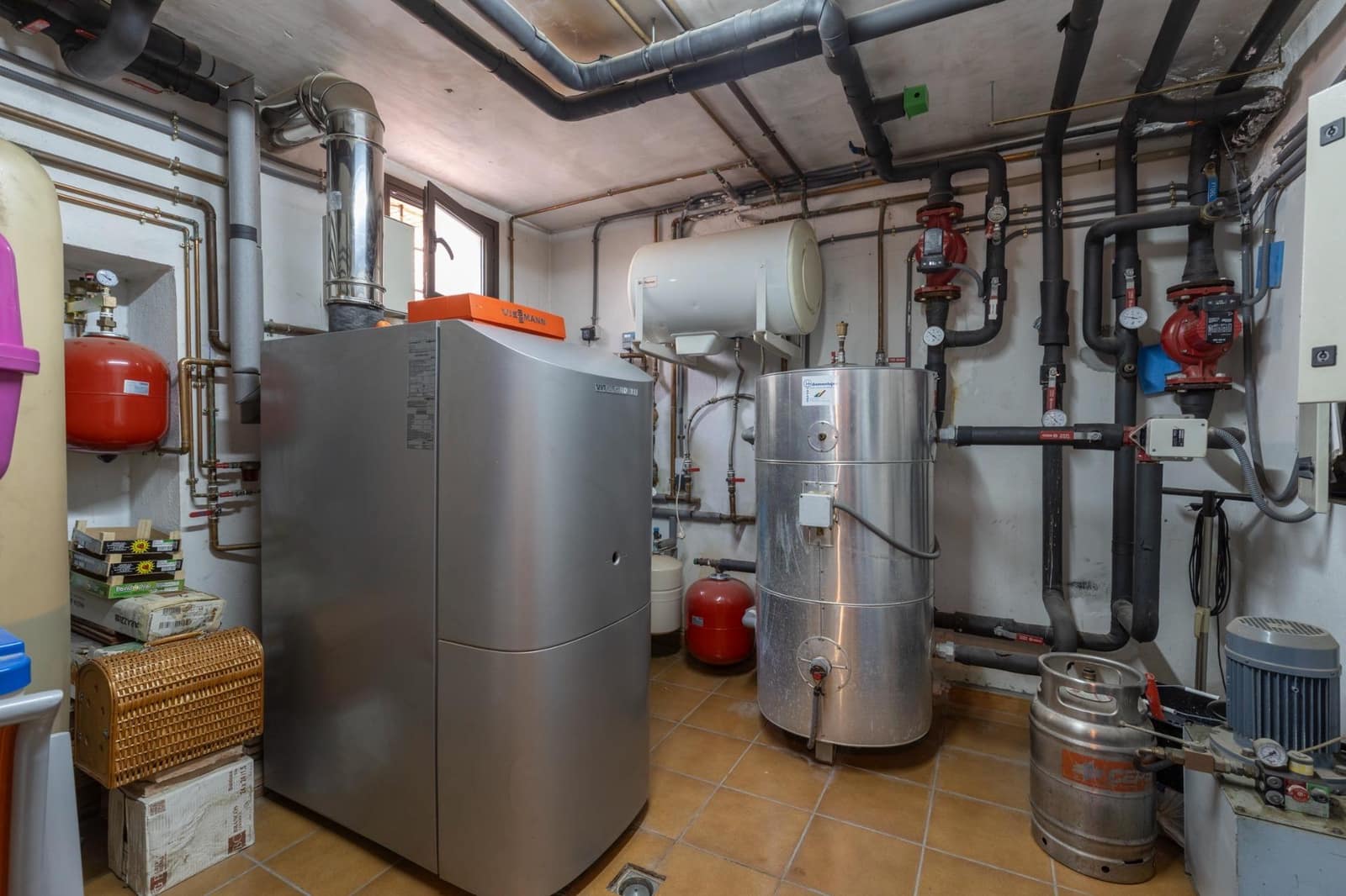 5 bedroom Villa for sale in Ogijares with pool garage - € 630,000 (Ref: 9374109)