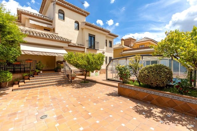 5 Zimmer Villa zu verkaufen in Ogíjares mit Pool Garage - 630.000 € (Ref: 9374109)