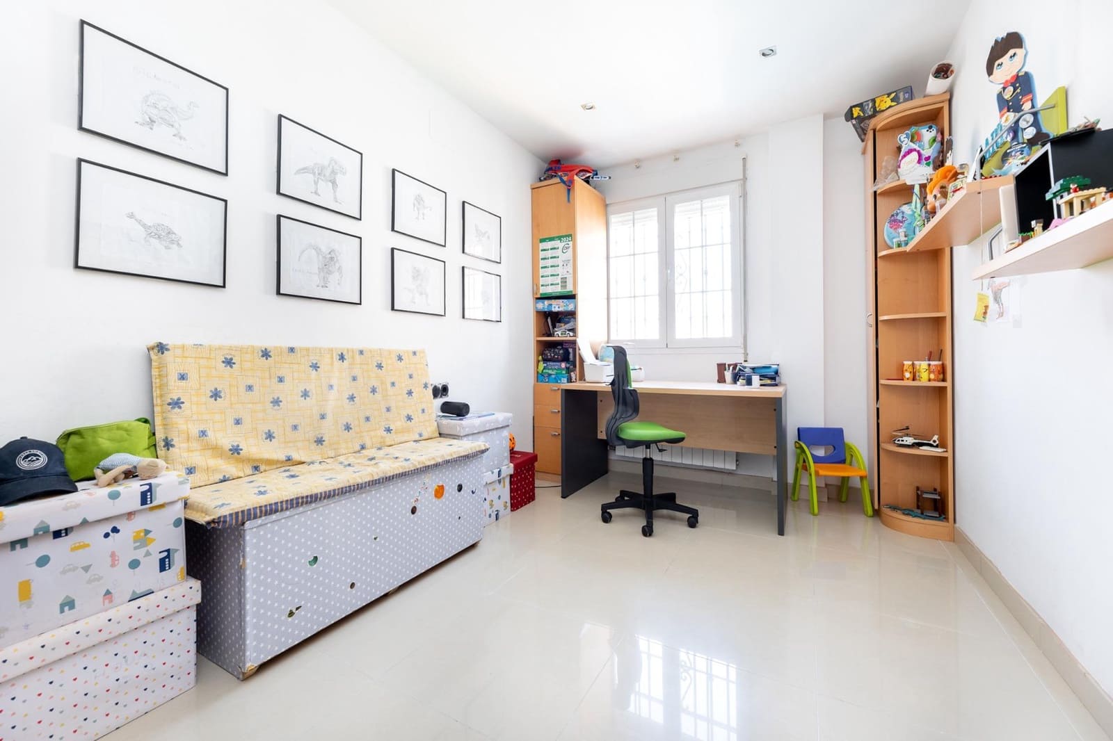 4 bedroom Villa for sale in Huetor Vega with pool garage - € 480,000 (Ref: 9374110)