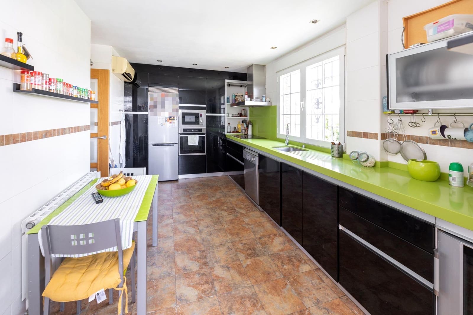 4 bedroom Villa for sale in Huetor Vega with pool garage - € 480,000 (Ref: 9374110)